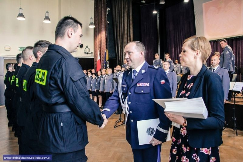 Ślubowanie nowo przyjętych policjantów. Jeden z nich służyć będzie w Bolesławcu
