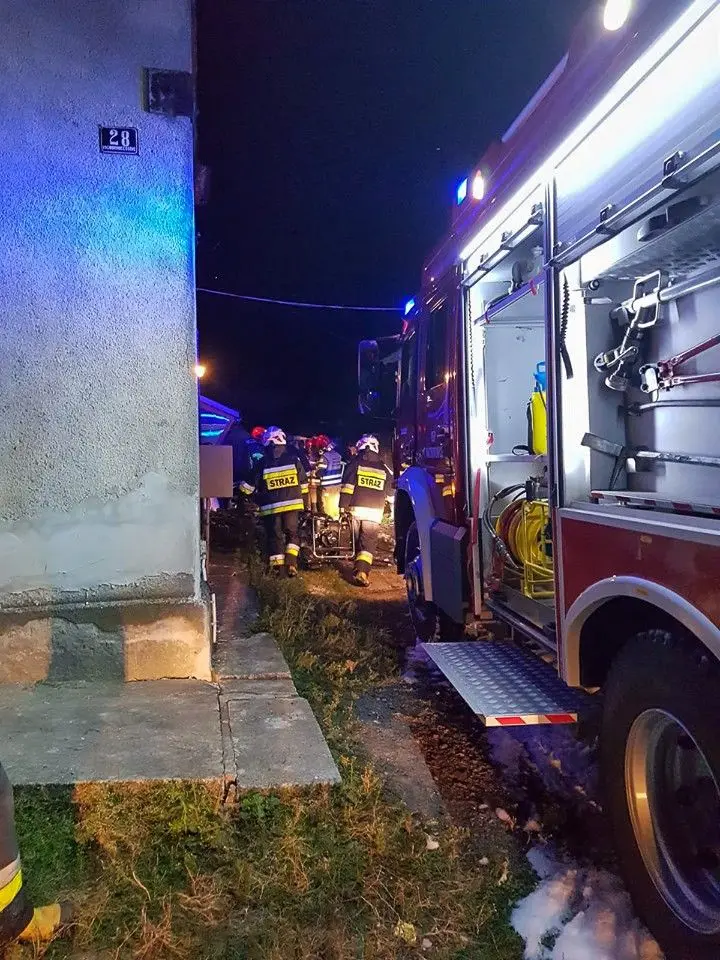 Pożar auta w Raciborowicach. Jedna osoba ranna