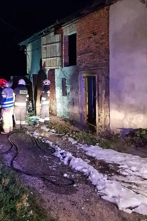 Pożar auta w Raciborowicach. Jedna osoba ranna