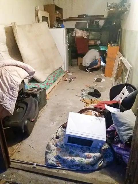 Uwili sobie miłosne gniazdko w... cudzym garażu