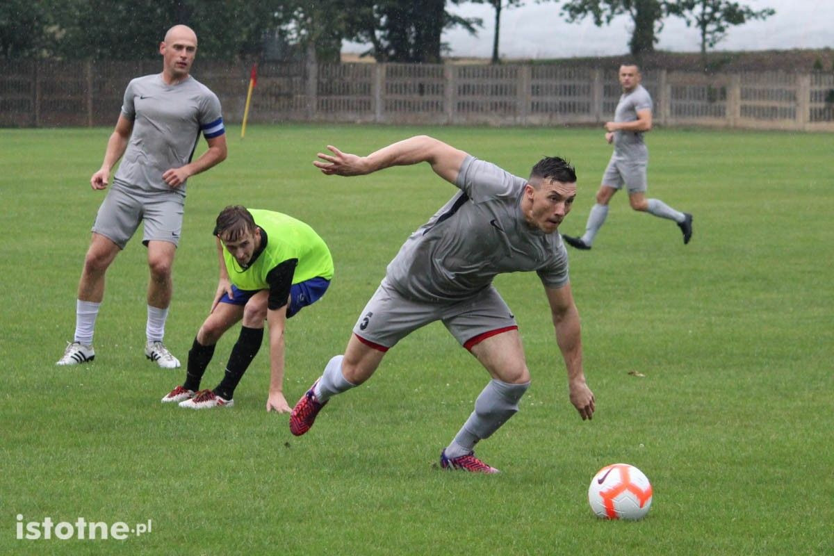 BKS pewnie wygrywa sparing KS Stare Jaroszowice