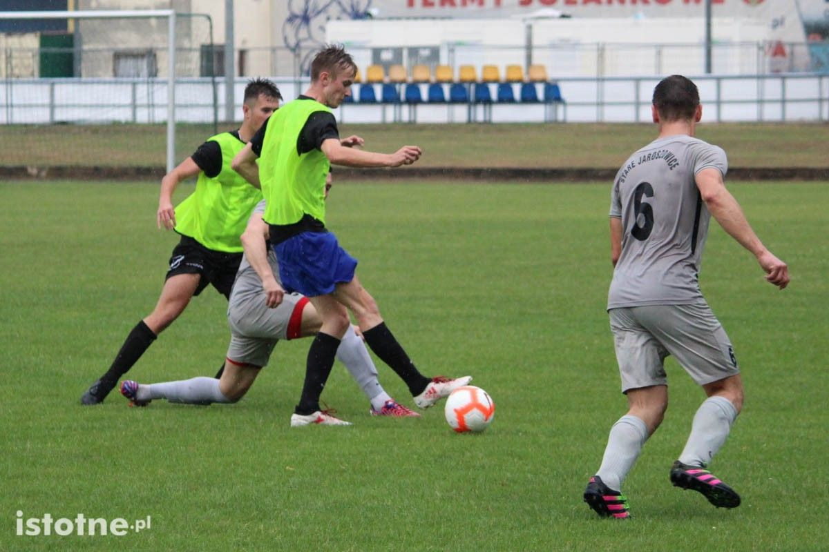 BKS pewnie wygrywa sparing KS Stare Jaroszowice