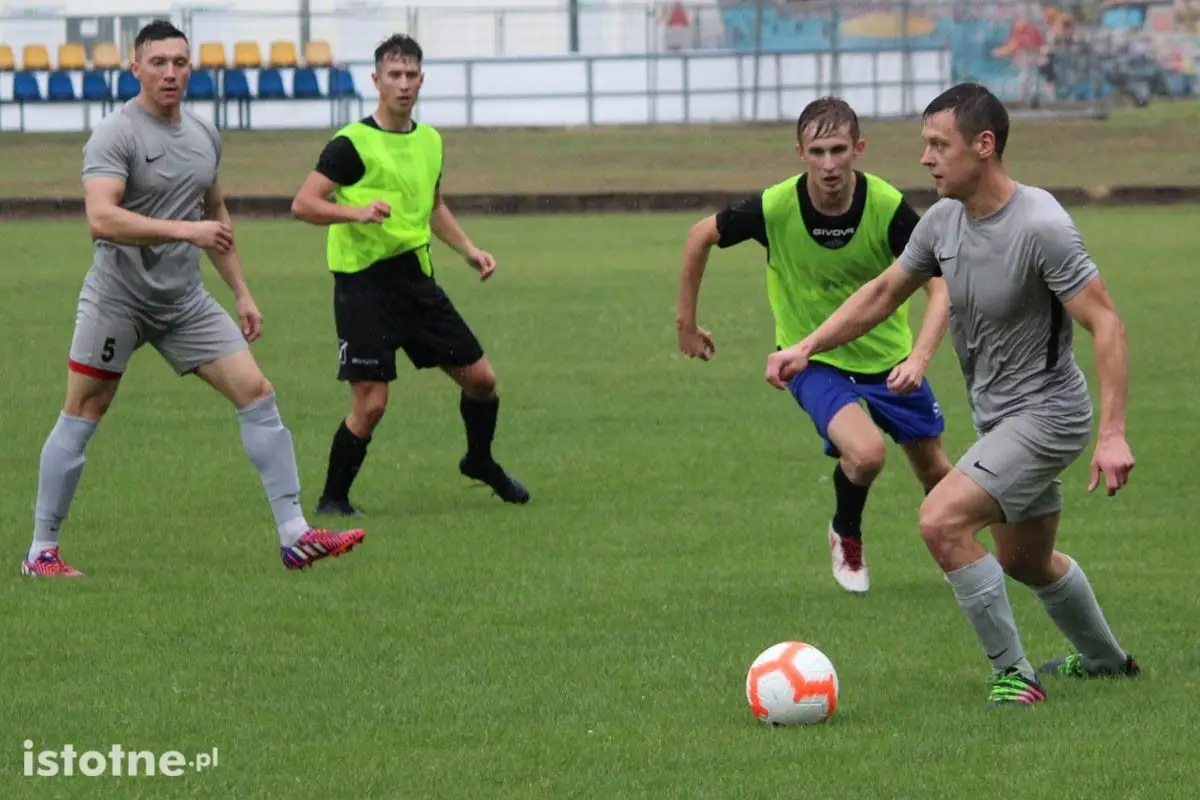 BKS pewnie wygrywa sparing KS Stare Jaroszowice