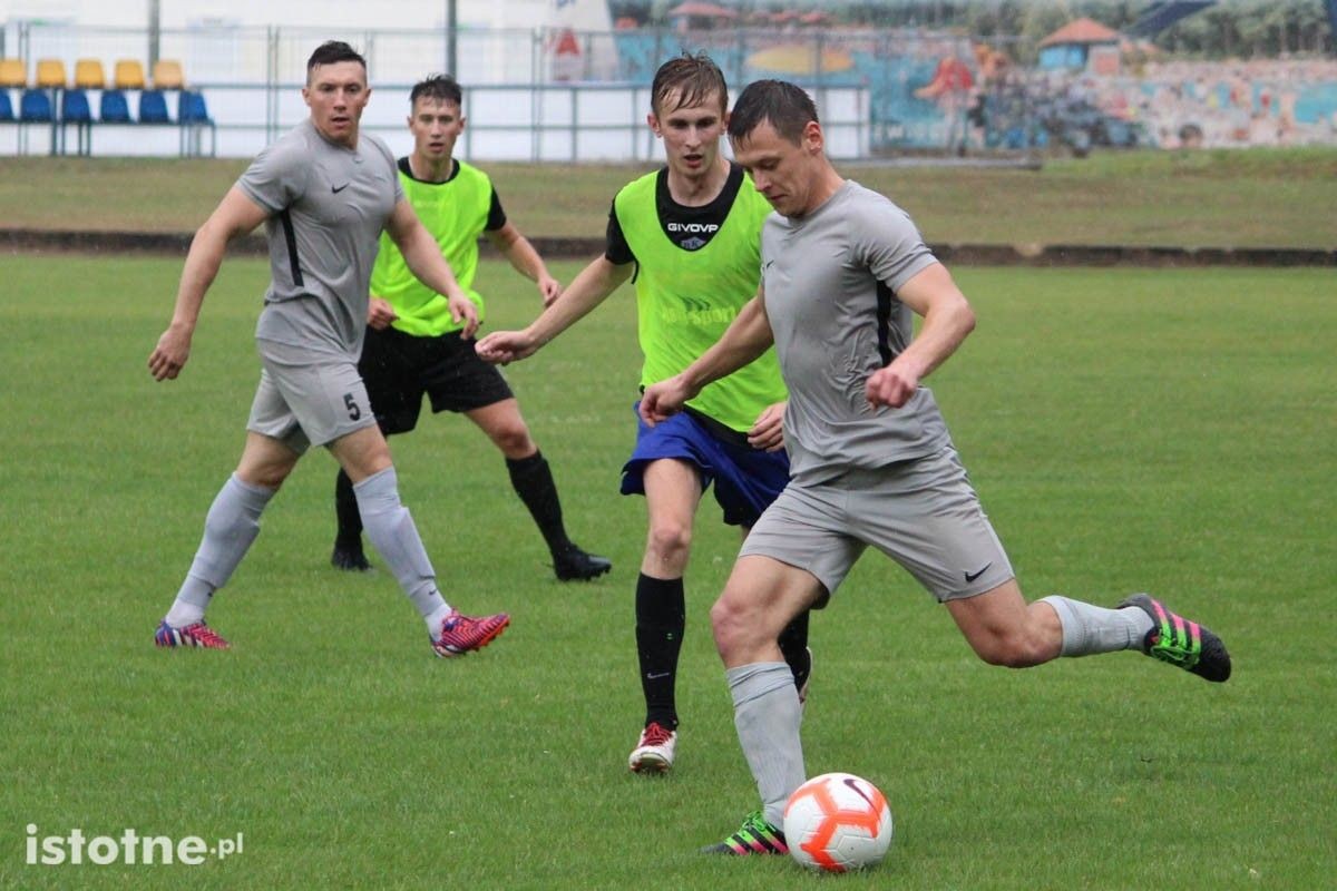 BKS pewnie wygrywa sparing KS Stare Jaroszowice