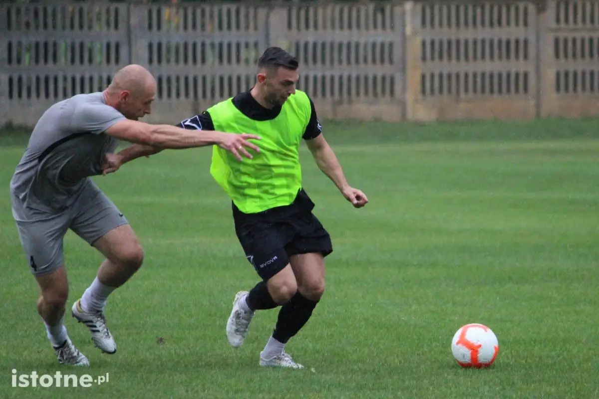 BKS pewnie wygrywa sparing KS Stare Jaroszowice