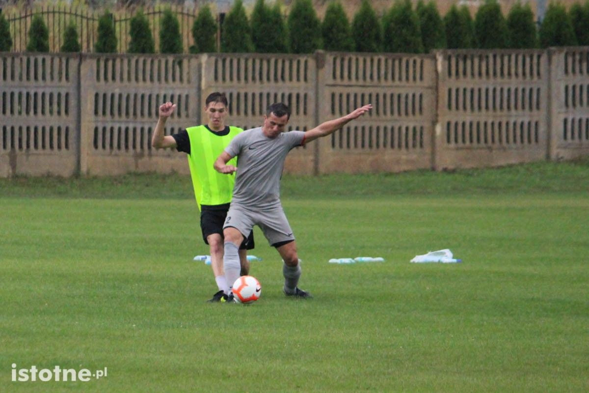 BKS pewnie wygrywa sparing KS Stare Jaroszowice