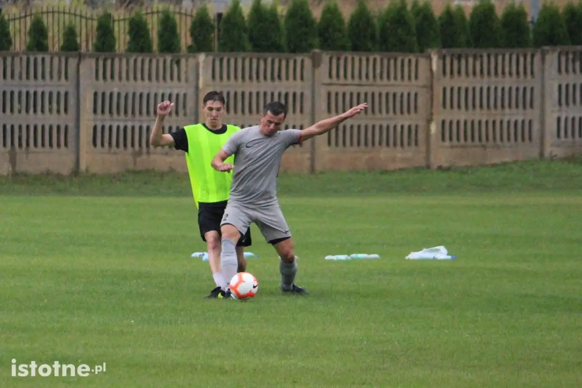 BKS pewnie wygrywa sparing KS Stare Jaroszowice