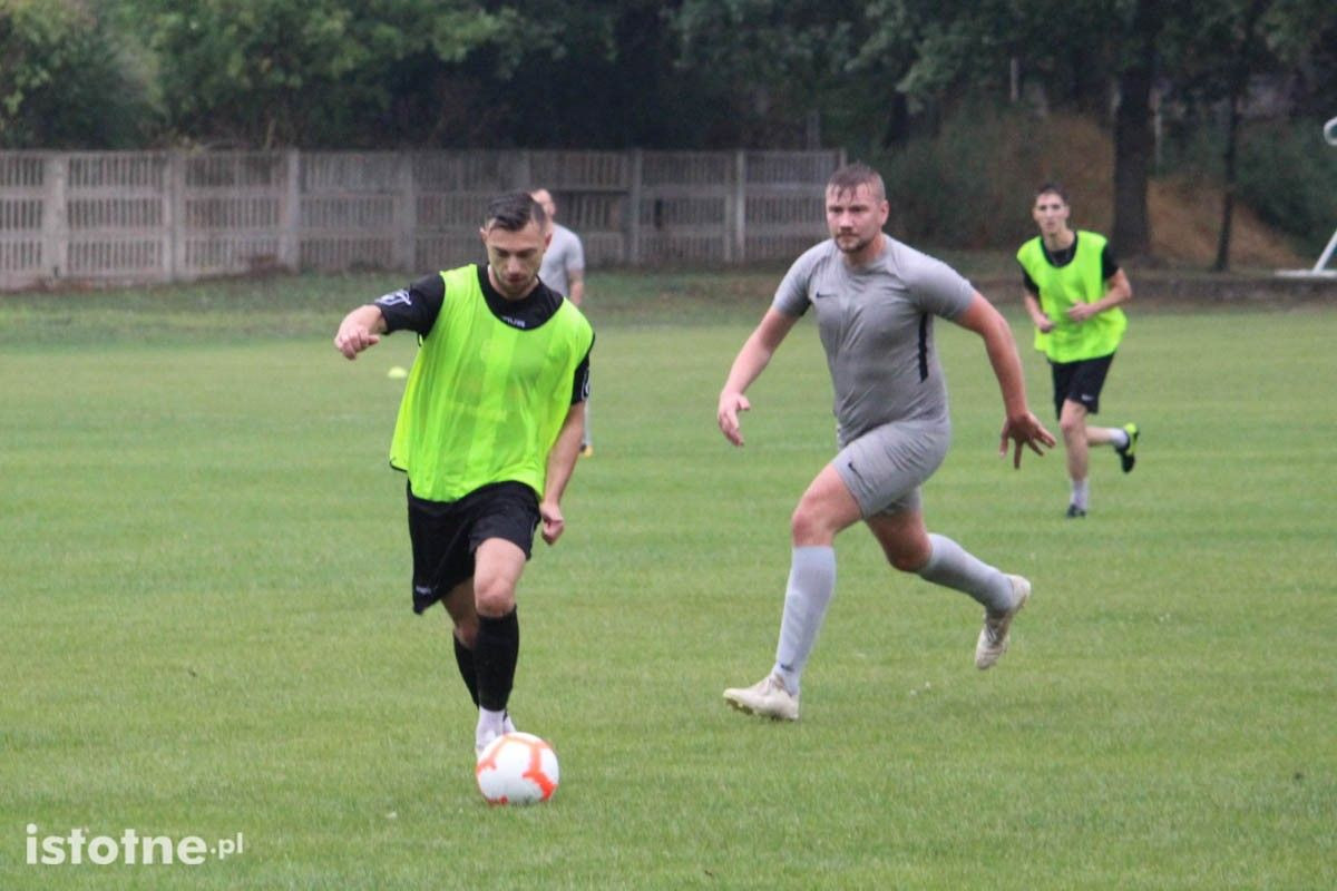 BKS pewnie wygrywa sparing KS Stare Jaroszowice