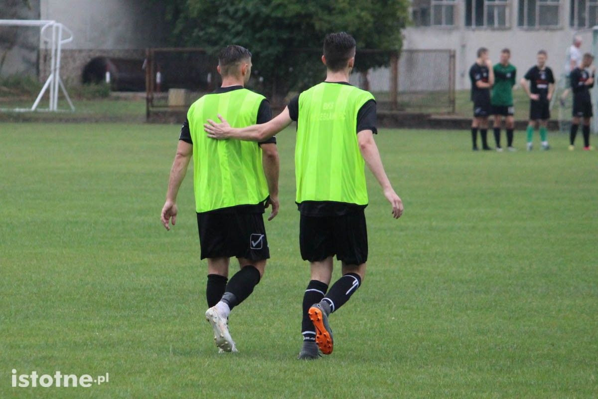 BKS pewnie wygrywa sparing KS Stare Jaroszowice