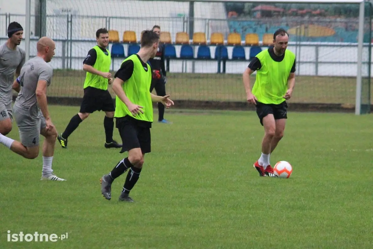 BKS pewnie wygrywa sparing KS Stare Jaroszowice