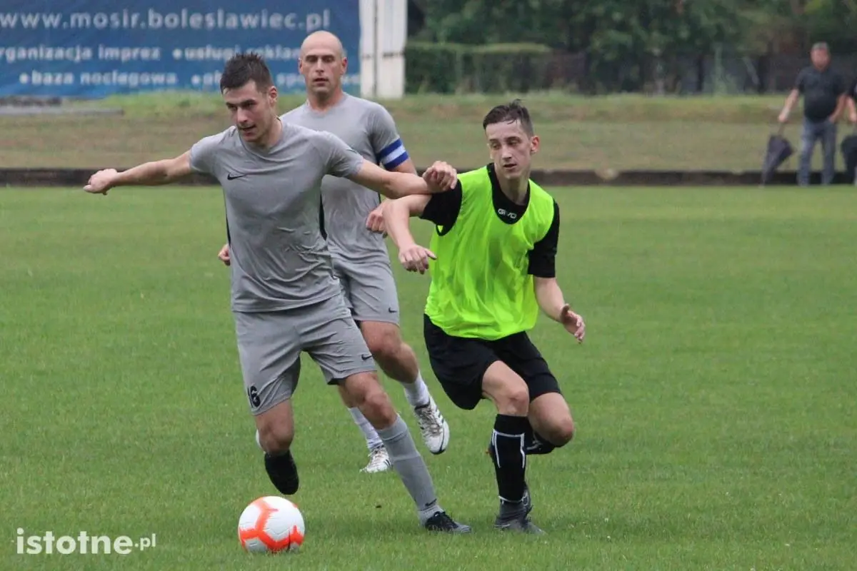 BKS pewnie wygrywa sparing KS Stare Jaroszowice