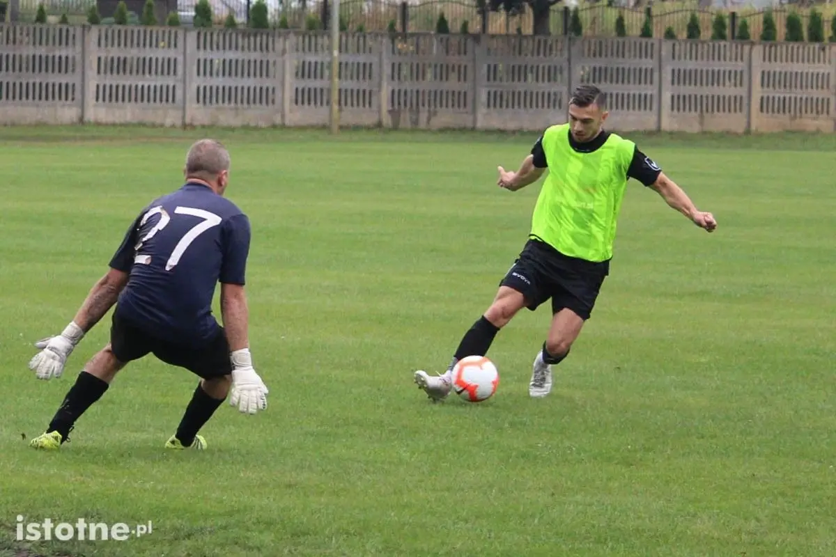BKS pewnie wygrywa sparing KS Stare Jaroszowice