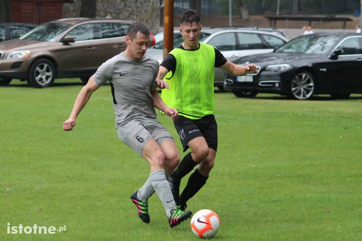 BKS pewnie wygrywa sparing KS Stare Jaroszowice