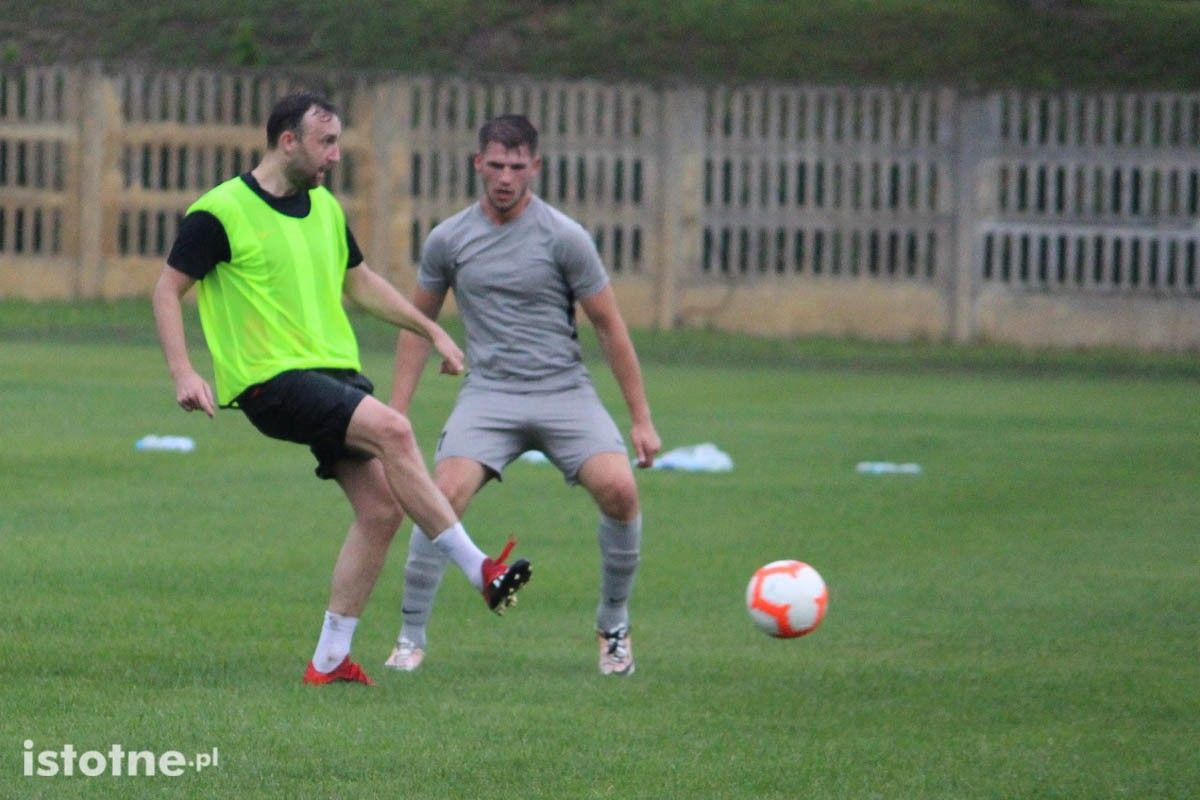 BKS pewnie wygrywa sparing KS Stare Jaroszowice