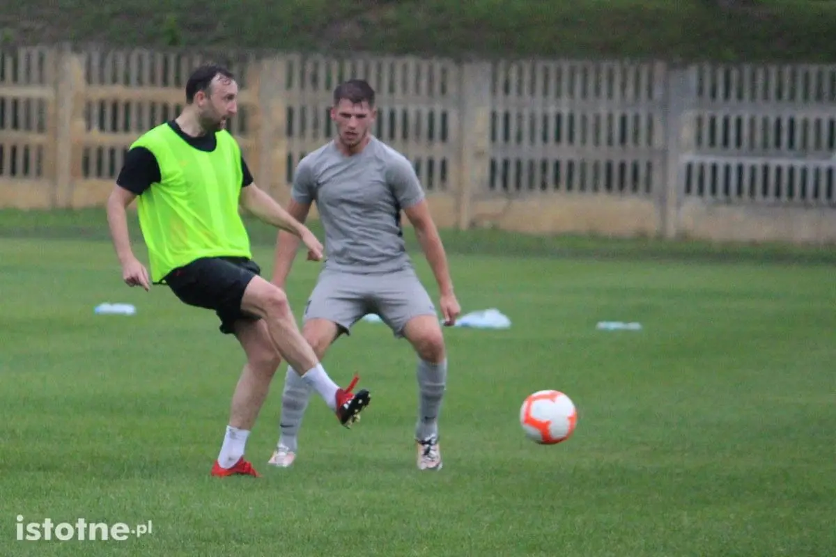 BKS pewnie wygrywa sparing KS Stare Jaroszowice