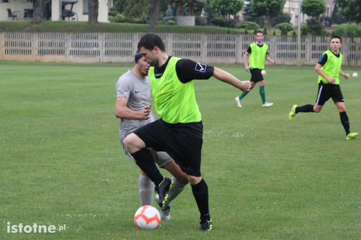 BKS pewnie wygrywa sparing KS Stare Jaroszowice