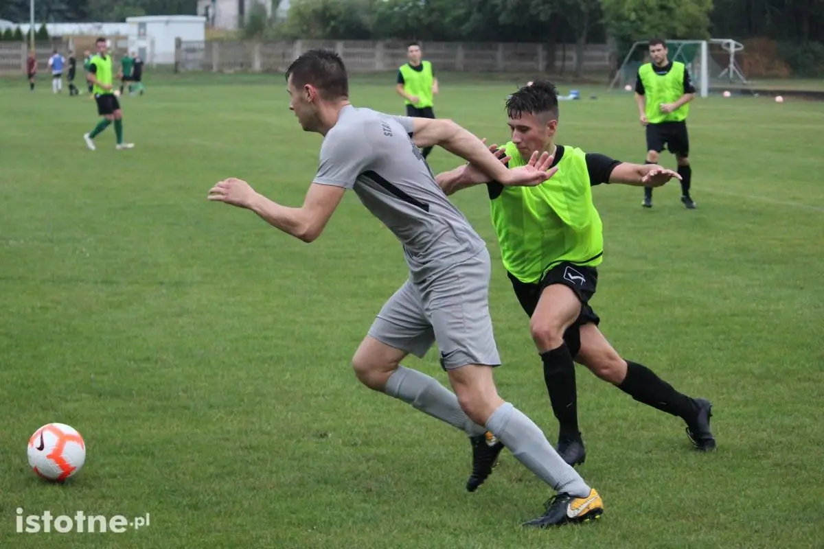BKS pewnie wygrywa sparing KS Stare Jaroszowice