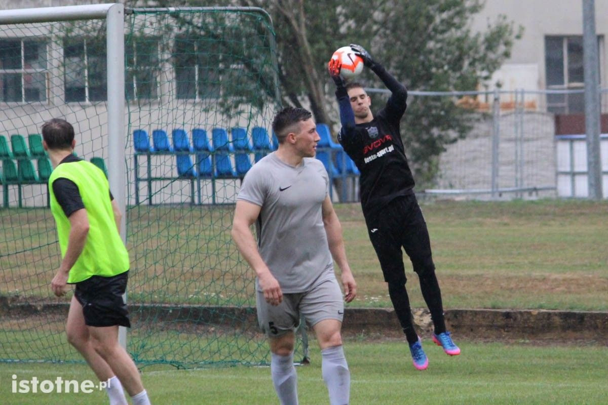 BKS pewnie wygrywa sparing KS Stare Jaroszowice
