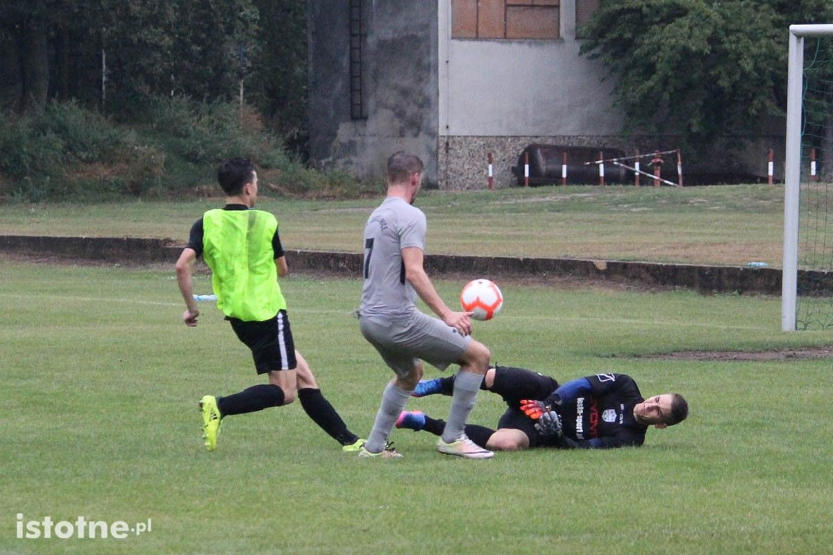 BKS pewnie wygrywa sparing KS Stare Jaroszowice