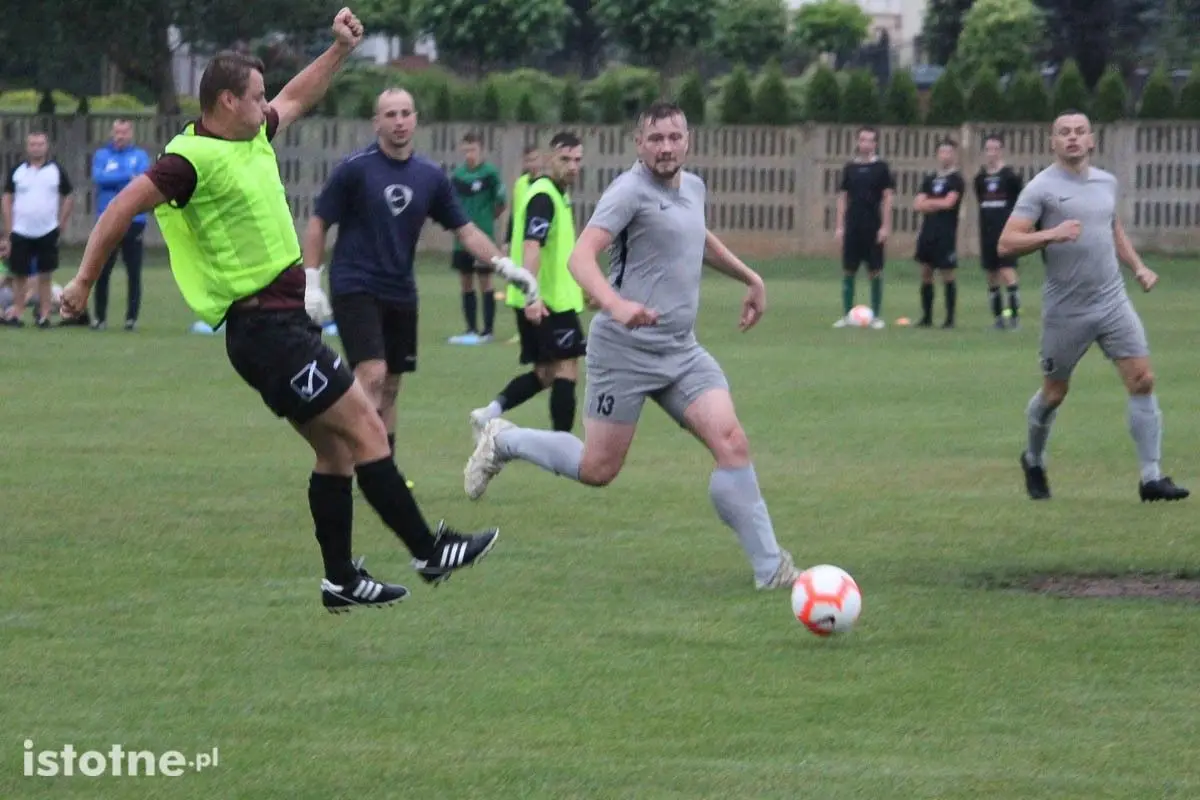 BKS pewnie wygrywa sparing KS Stare Jaroszowice