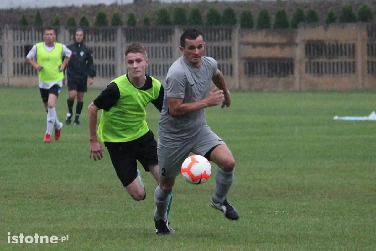 BKS pewnie wygrywa sparing KS Stare Jaroszowice