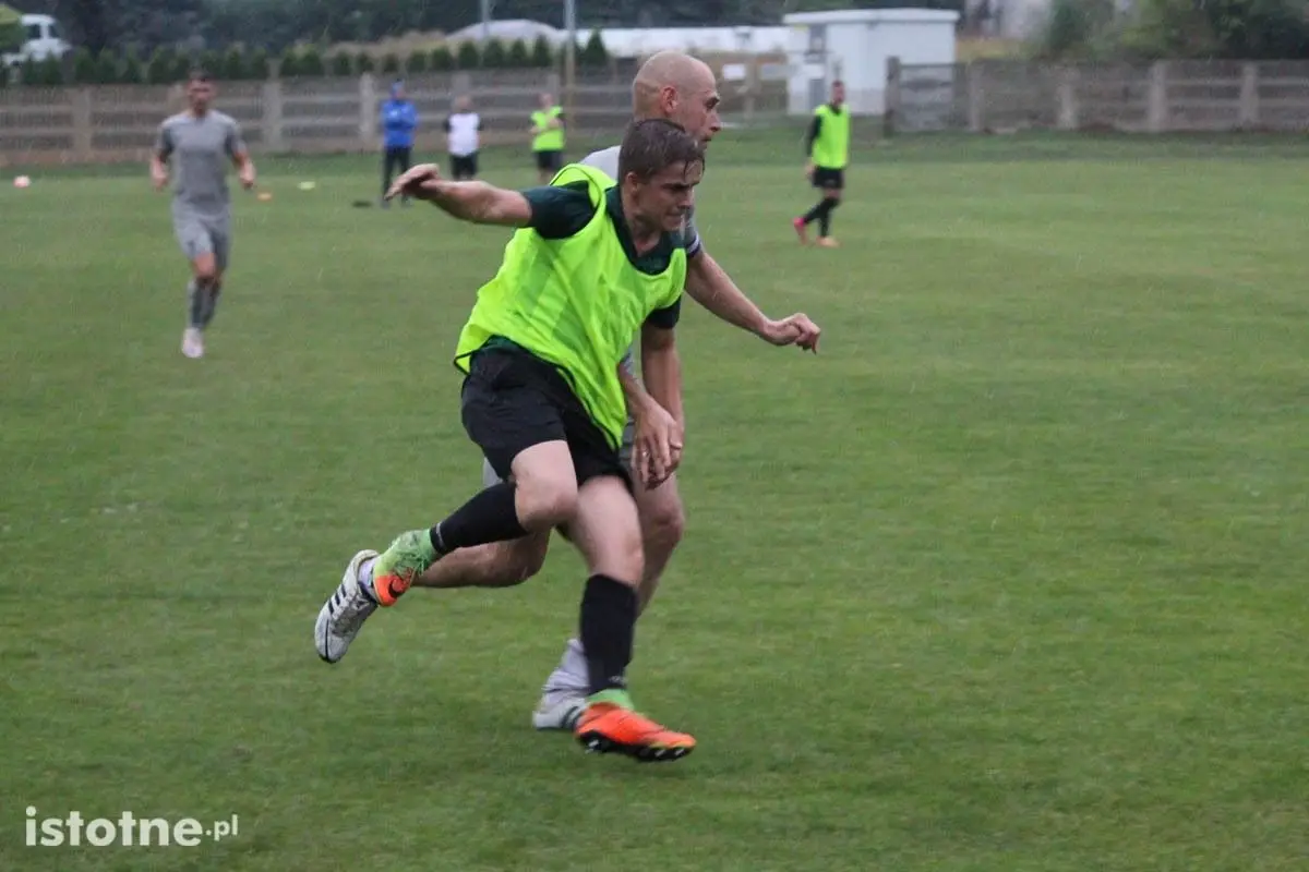 BKS pewnie wygrywa sparing KS Stare Jaroszowice