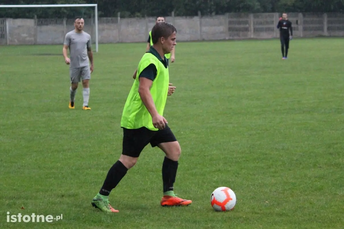 BKS pewnie wygrywa sparing KS Stare Jaroszowice