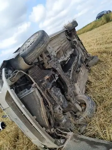 Ford wypadł z drogi. Kierowca był pijany
