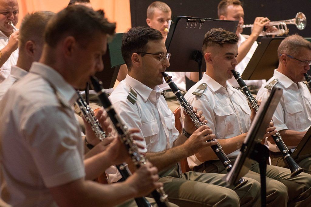 Pancerniacy świętowali po zmroku