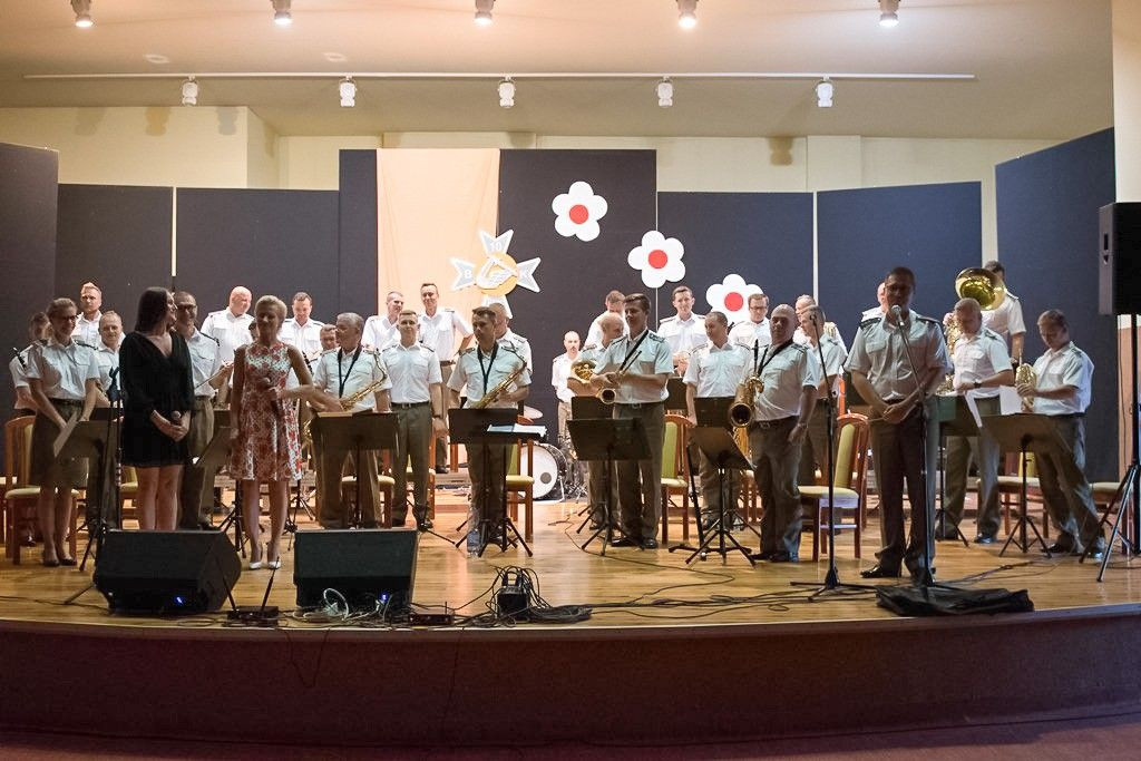 Pancerniacy świętowali po zmroku