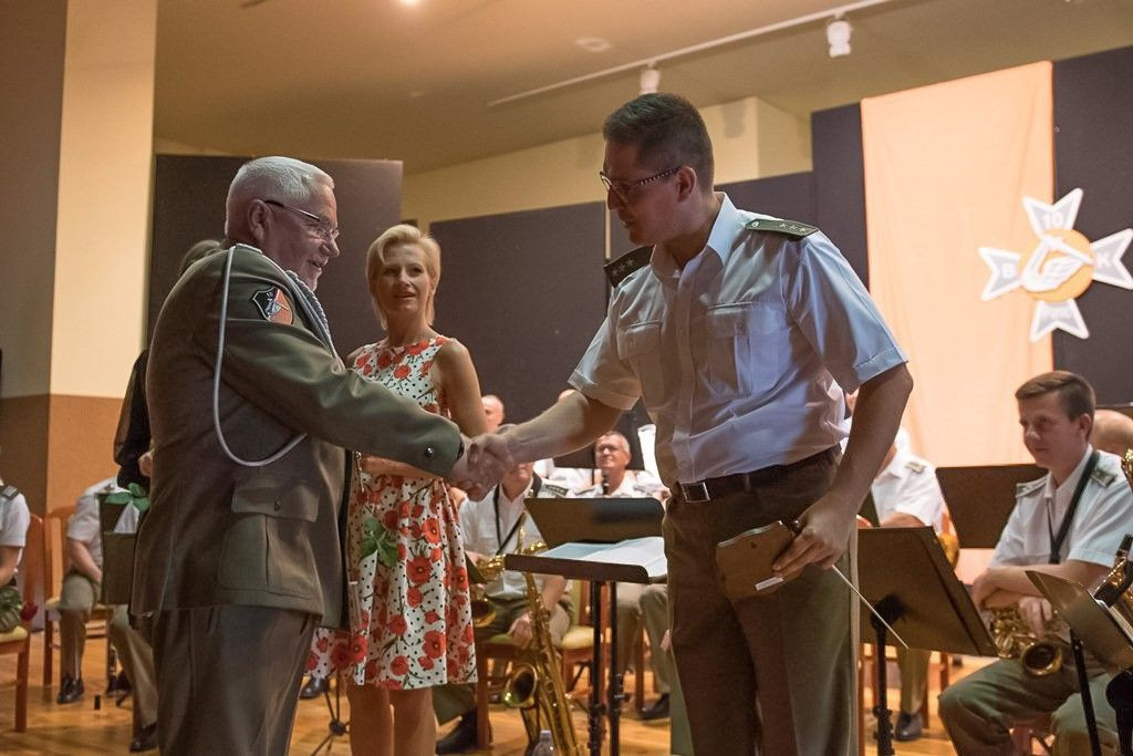 Pancerniacy świętowali po zmroku