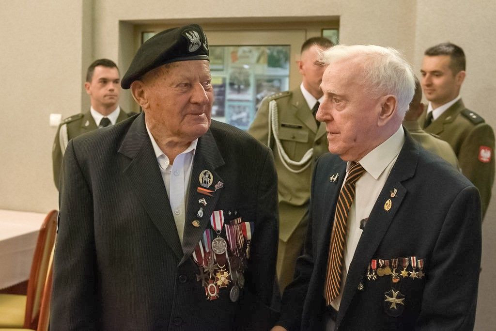 Pancerniacy świętowali po zmroku