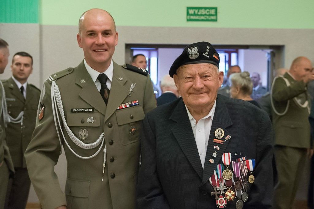 Pancerniacy świętowali po zmroku