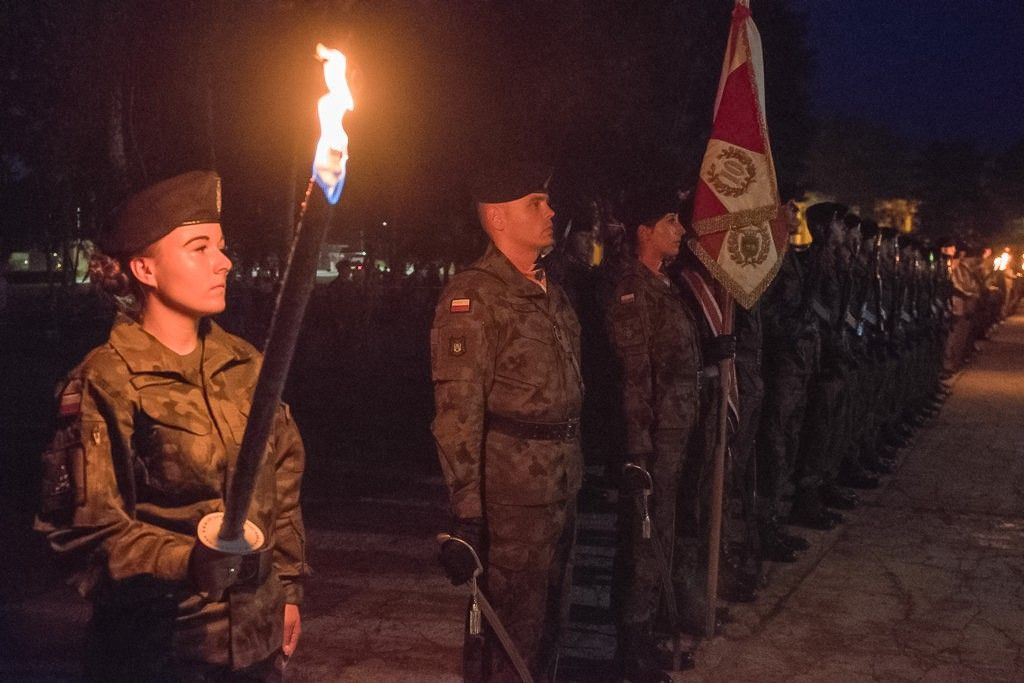 Pancerniacy świętowali po zmroku