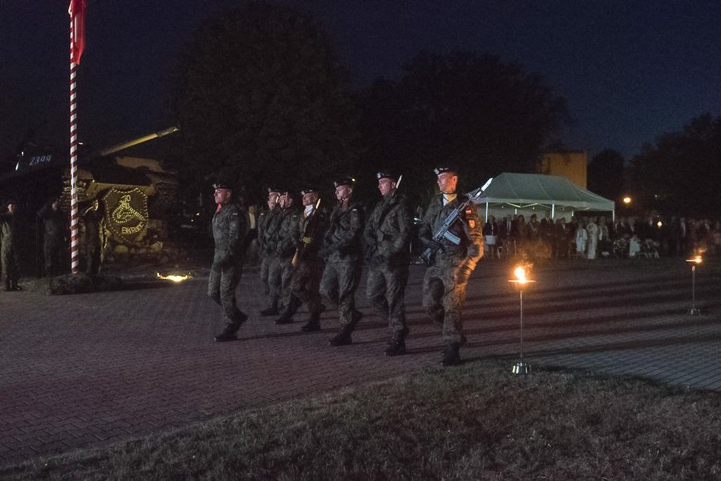 Pancerniacy świętowali po zmroku