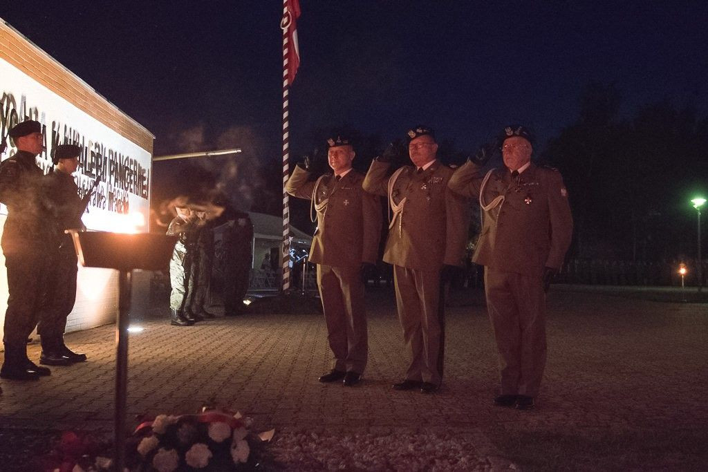 Pancerniacy świętowali po zmroku