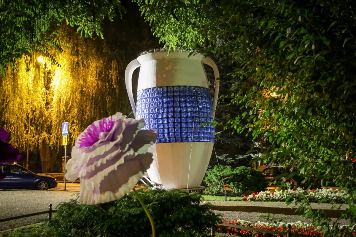 Scenografia w miasteczku glinianym