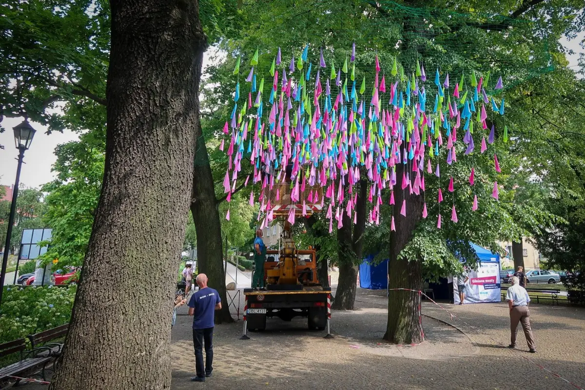 Scenografia w miasteczku glinianym