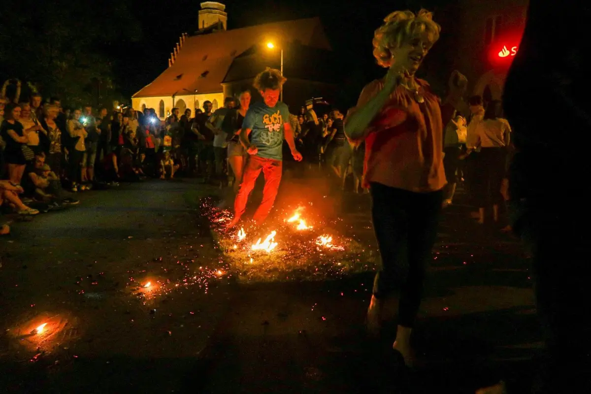 Chodzenie po ogniu