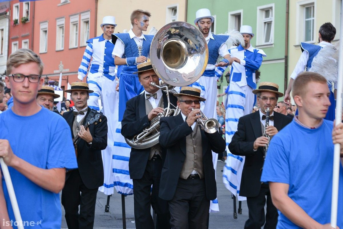 Parada otwierająca 25 Bolesławieckie Święto Ceramiki