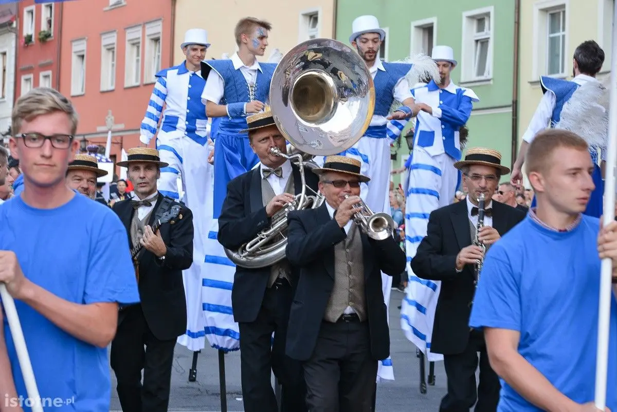 Parada otwierająca 25 Bolesławieckie Święto Ceramiki