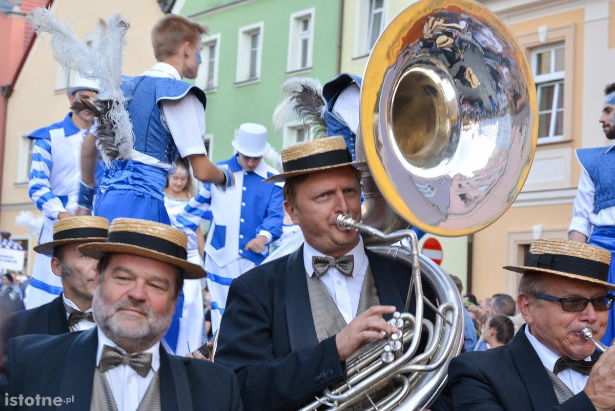 Parada otwierająca 25 Bolesławieckie Święto Ceramiki