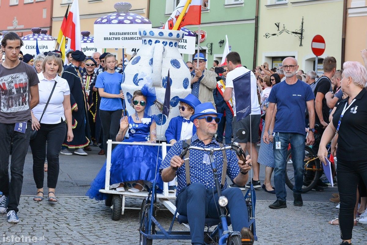 Parada otwierająca 25 Bolesławieckie Święto Ceramiki