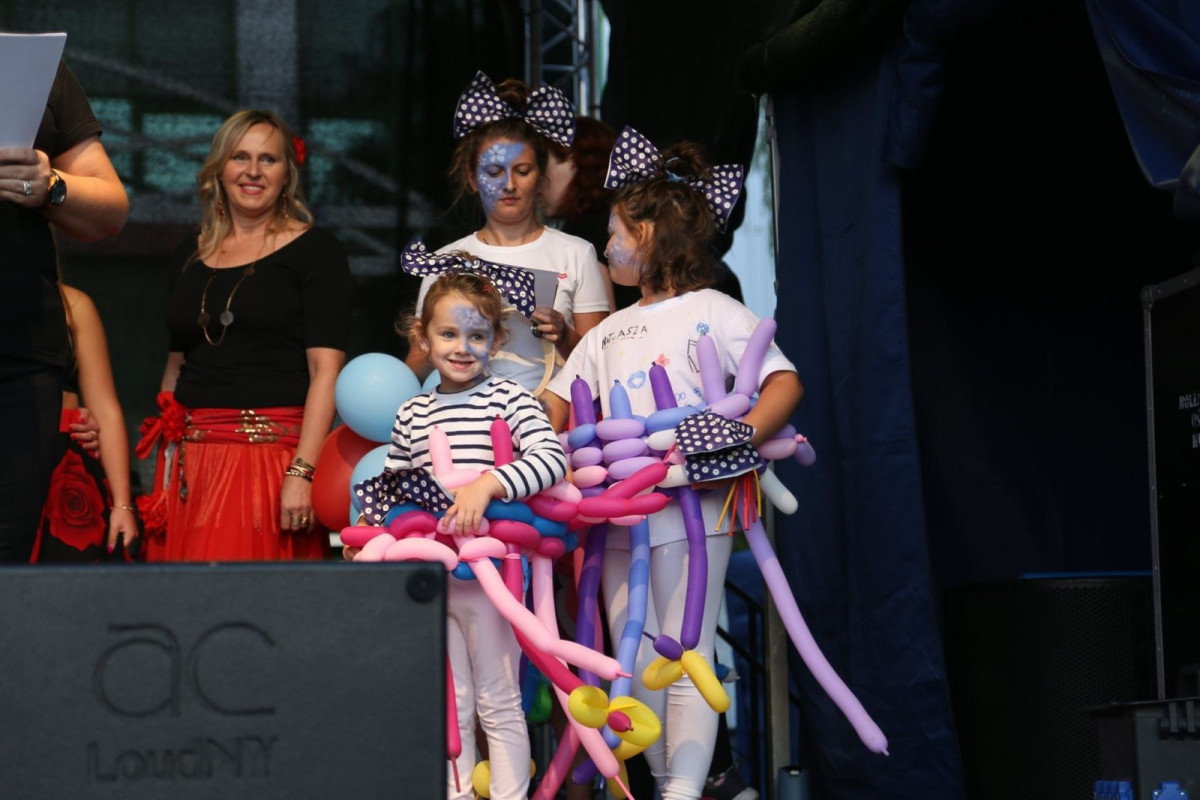 Nagrodzeni w konkursie na najlepszy strój prezentowany w paradzie ceramicznej