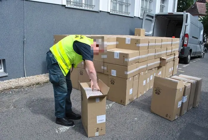 Przemytnik uciekał przed mundurowymi, zderzył się ze śmieciarką