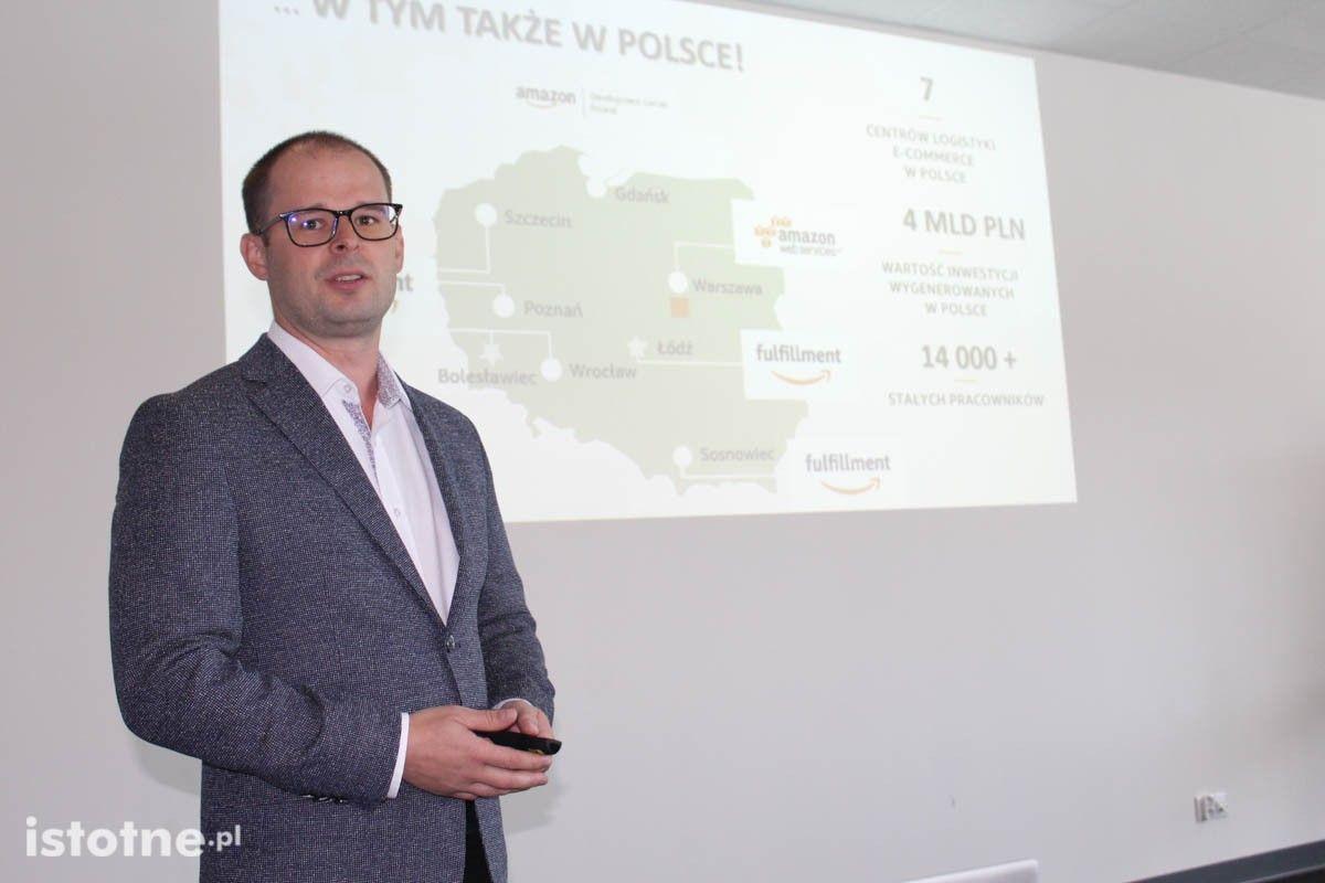 Briefing prasowy w Centrum Amazon w Okmianach