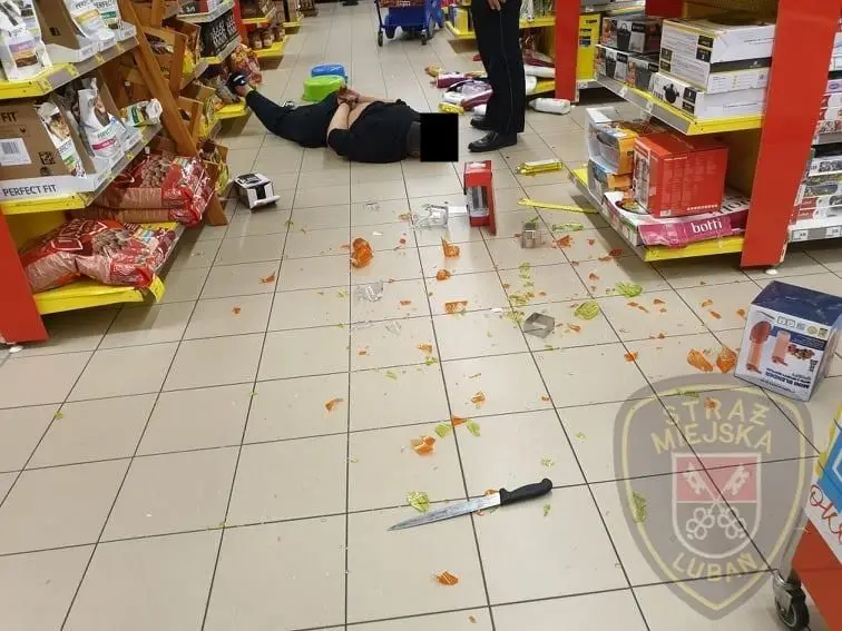 Nożownik w markecie
