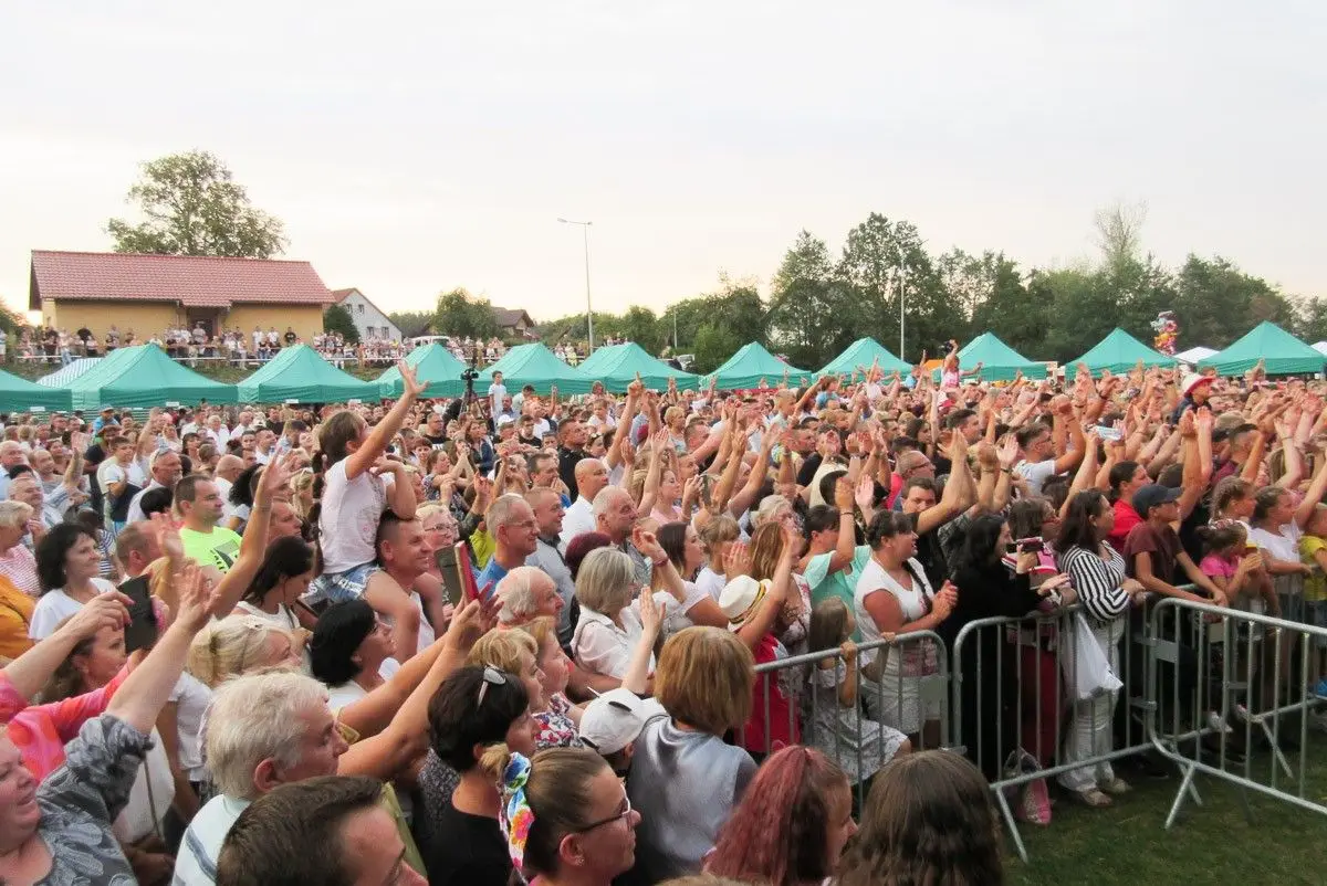 Koncert zespołu Weekend na dożynkach gminnych