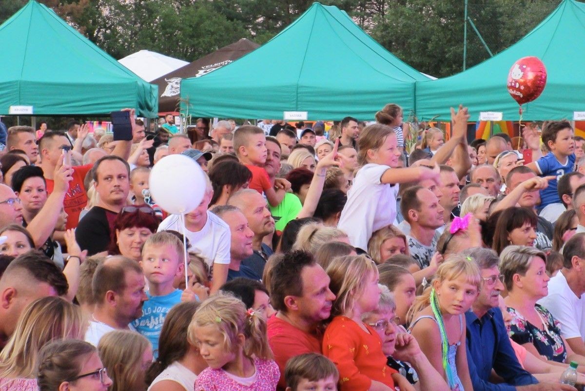 Koncert zespołu Weekend na dożynkach gminnych