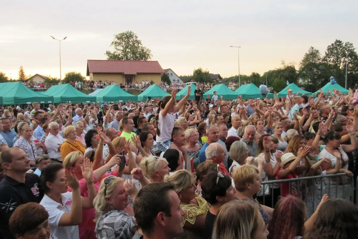 Koncert zespołu Weekend na dożynkach gminnych